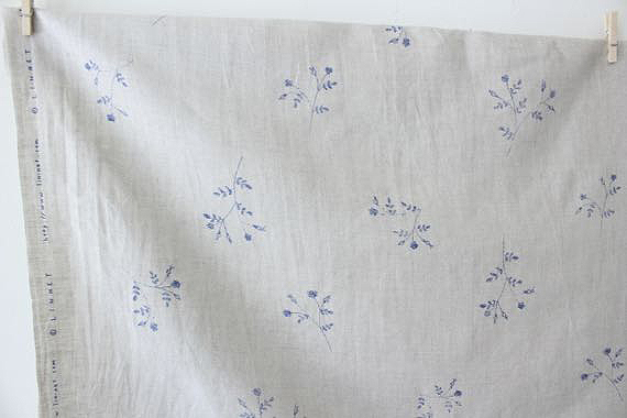 LINNET リネンプリントローズブーケ<br />
        インディゴブルー